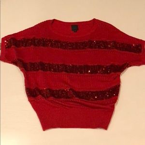 Short sleeve sweater with sequins